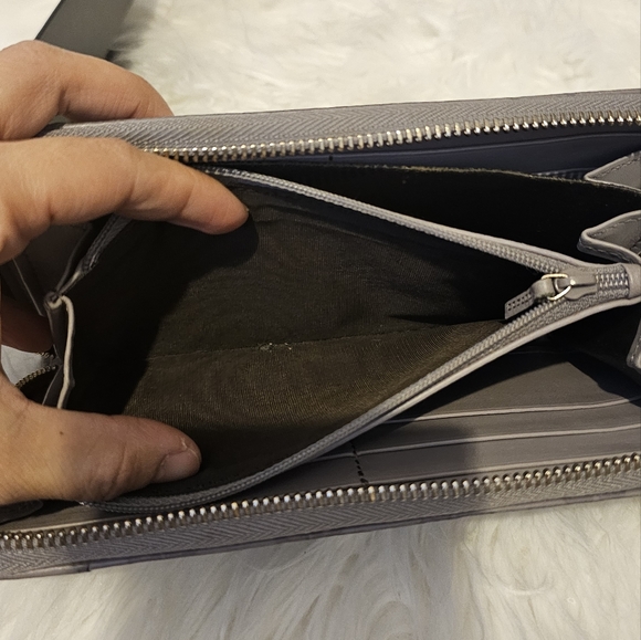 Gucci Zippy Wallet - Picture 6 of 16